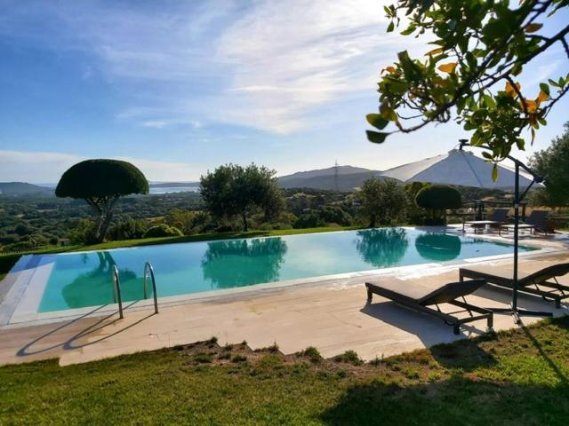 Villa Alba Esclusiva Villa Con Piscina A Sfioro E Vista Mozzafiato Sul Mare Cugnana Exterior photo