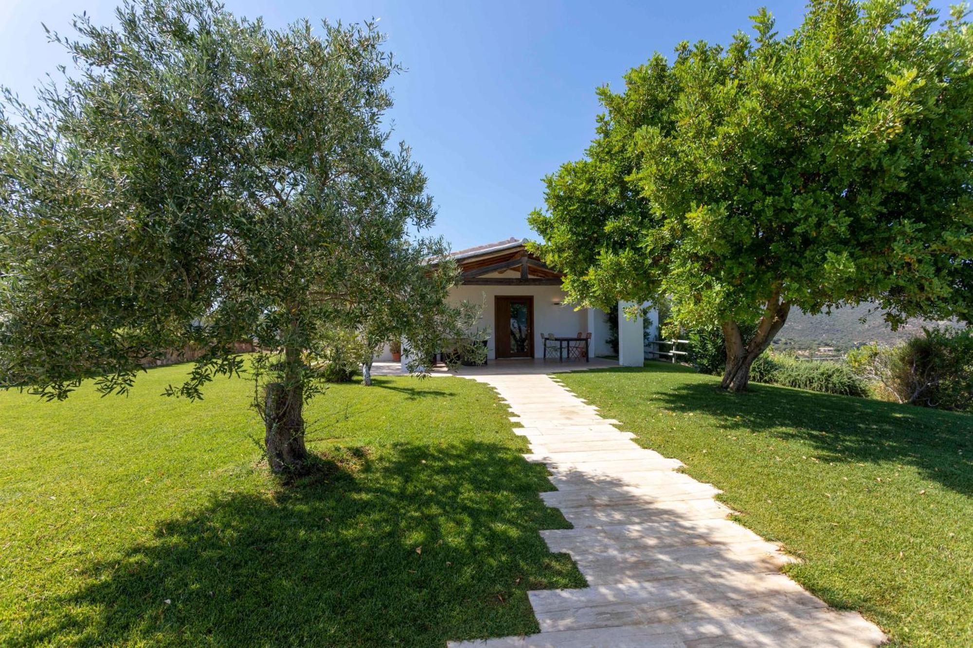 Villa Alba Esclusiva Villa Con Piscina A Sfioro E Vista Mozzafiato Sul Mare Cugnana Exterior photo
