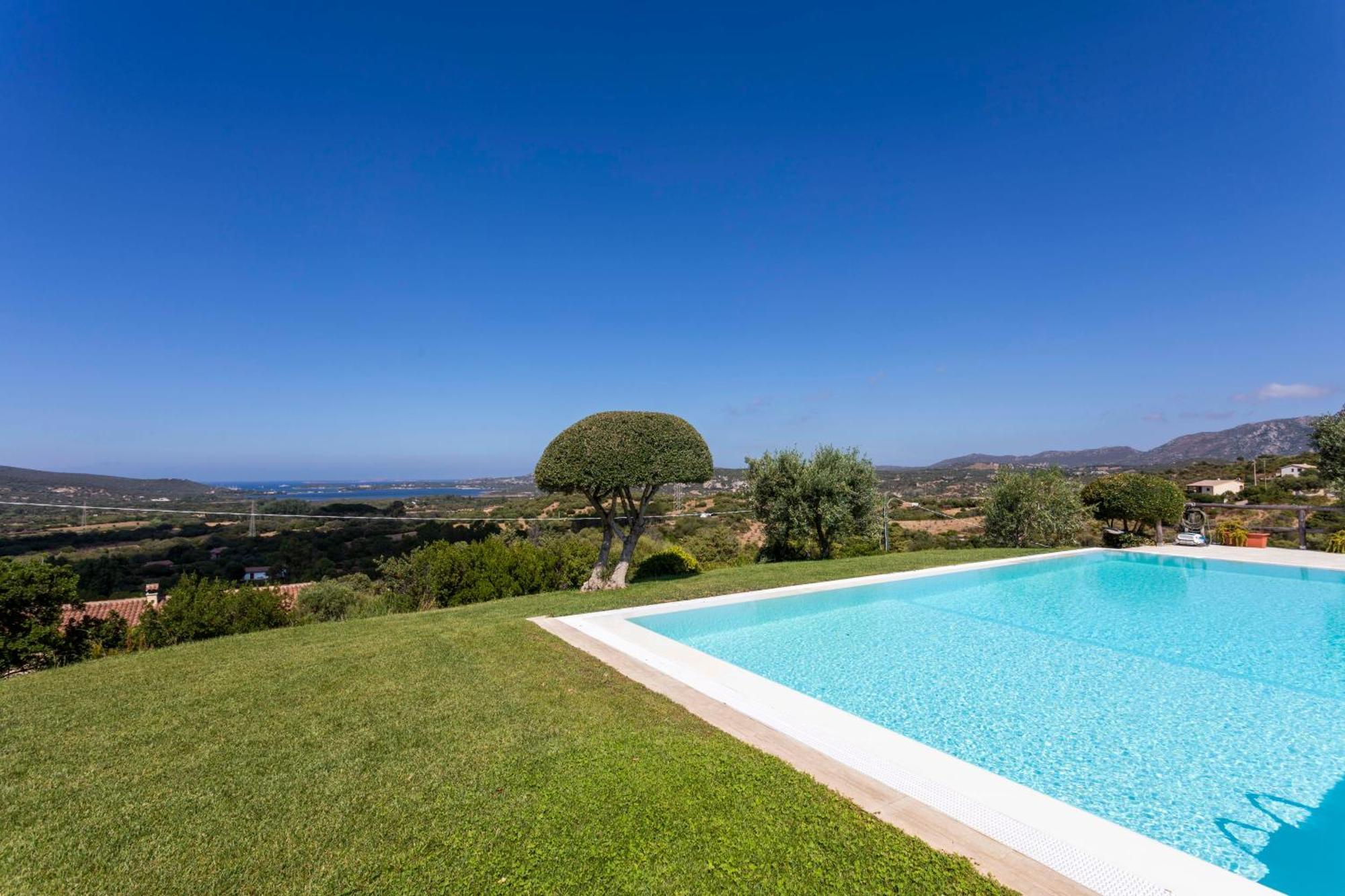 Villa Alba Esclusiva Villa Con Piscina A Sfioro E Vista Mozzafiato Sul Mare Cugnana Exterior photo